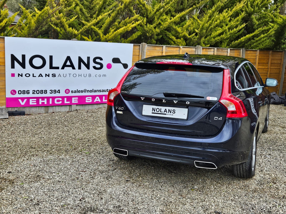 2016 Volvo V60 - image 9