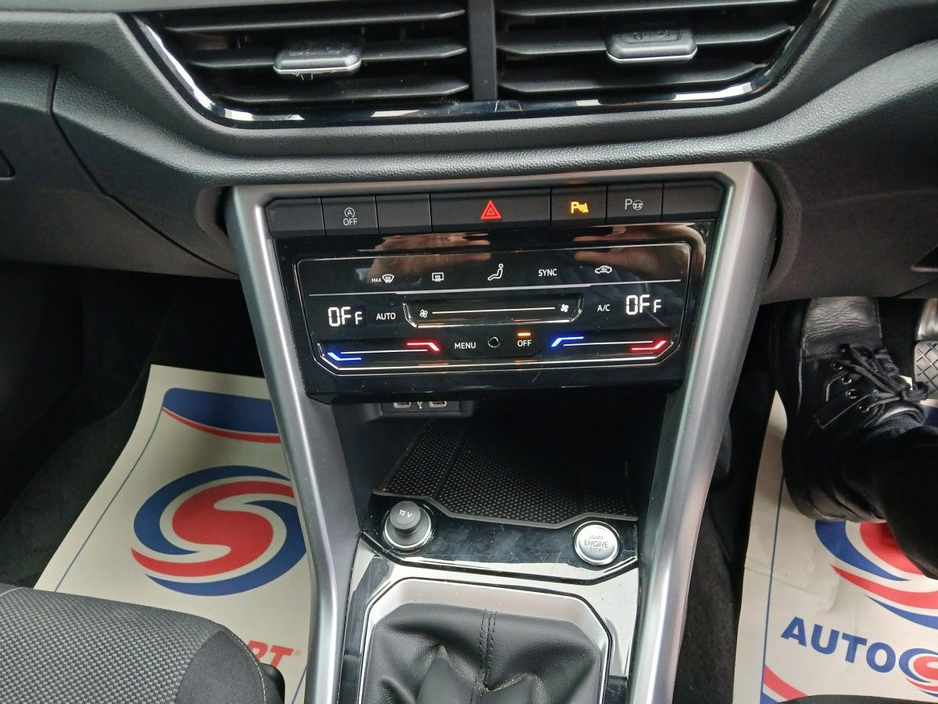 2024 Volkswagen T-Roc - image 17