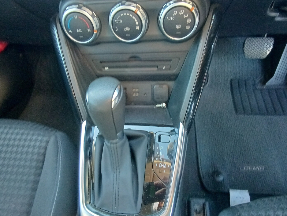 2017 Mazda Demio - image 10
