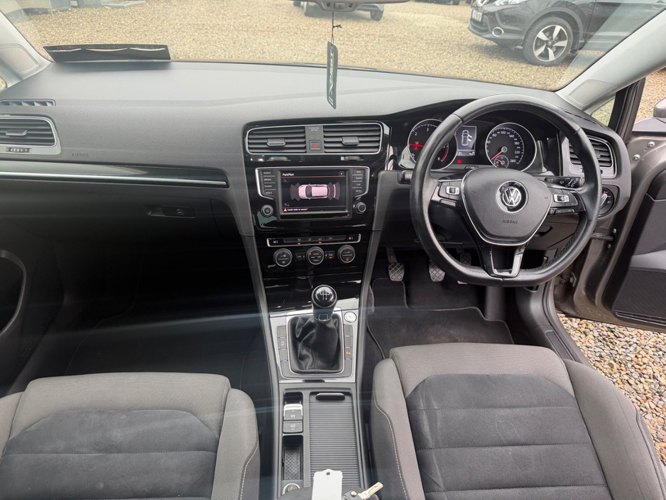 2016 Volkswagen Golf - image 9