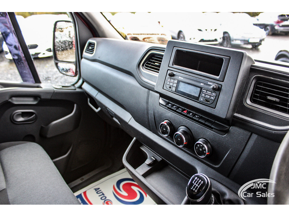 2020 Renault Master - image 16