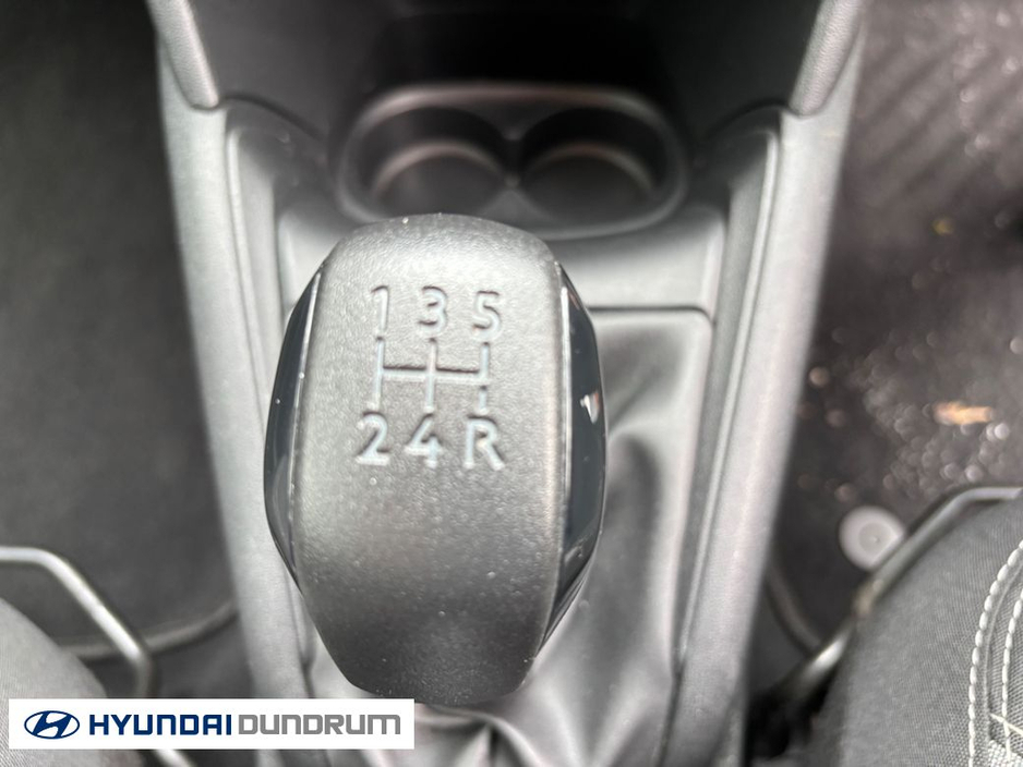 2016 Peugeot 208 - image 10