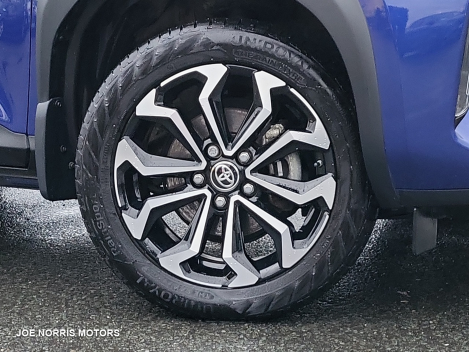 2023 Toyota Yaris CR CROSS LUNA SPORT 4DR AUTO €27,945