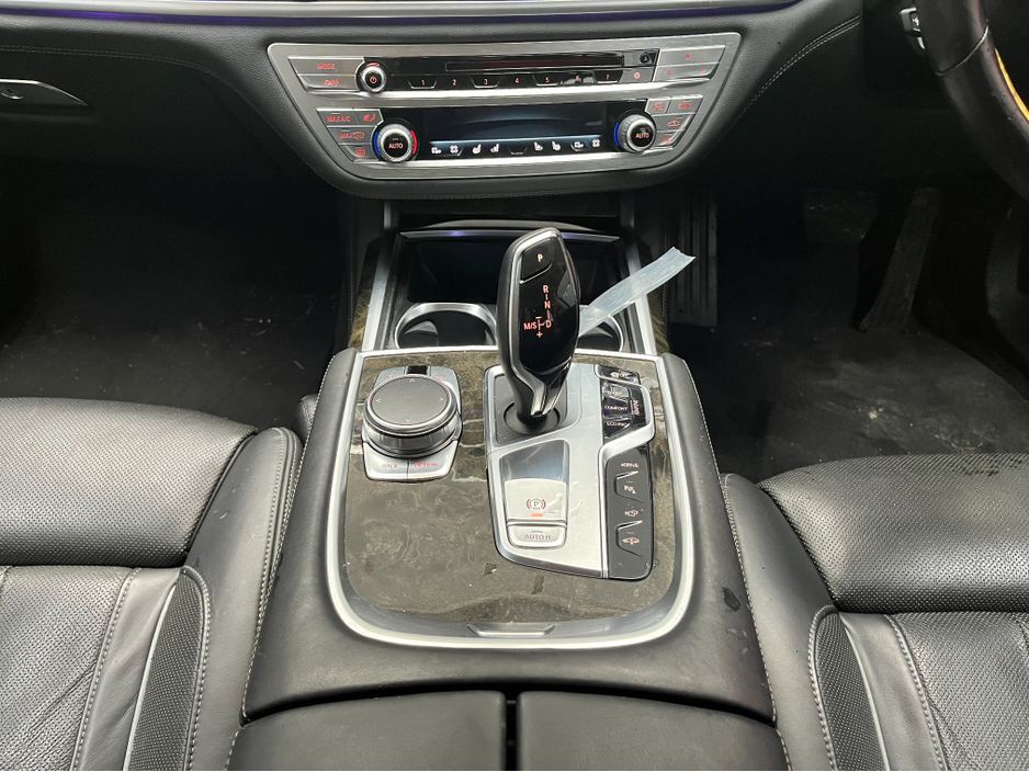 2017 BMW 7 Series - image 24