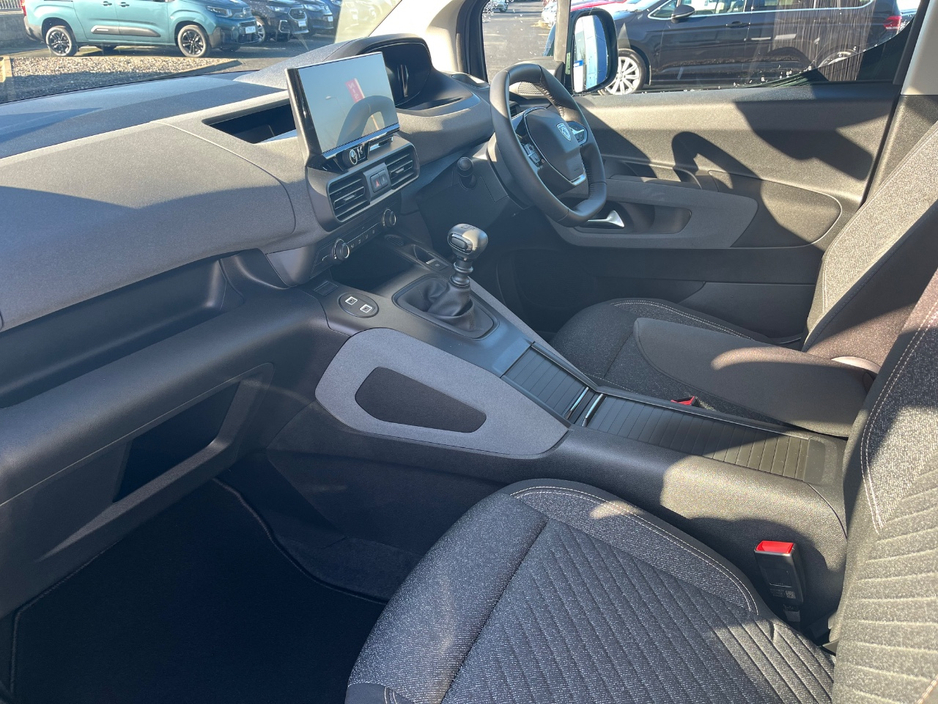 2026 Peugeot Rifter - image 11