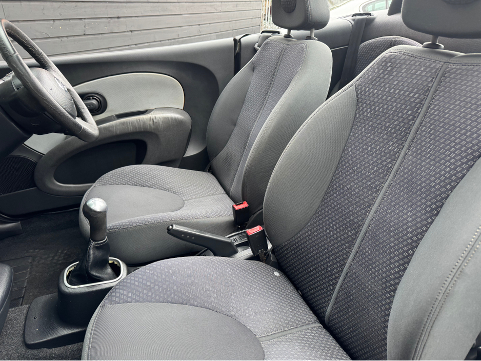 2006 Nissan Micra - image 23