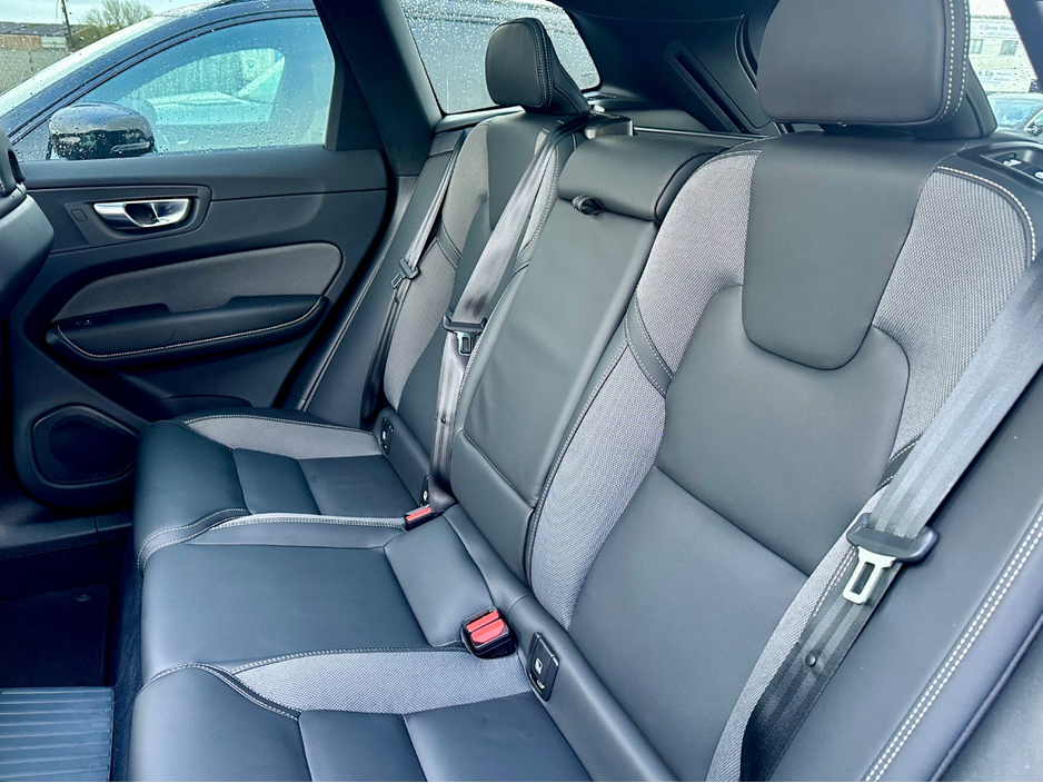 2025 Volvo XC60 - image 16