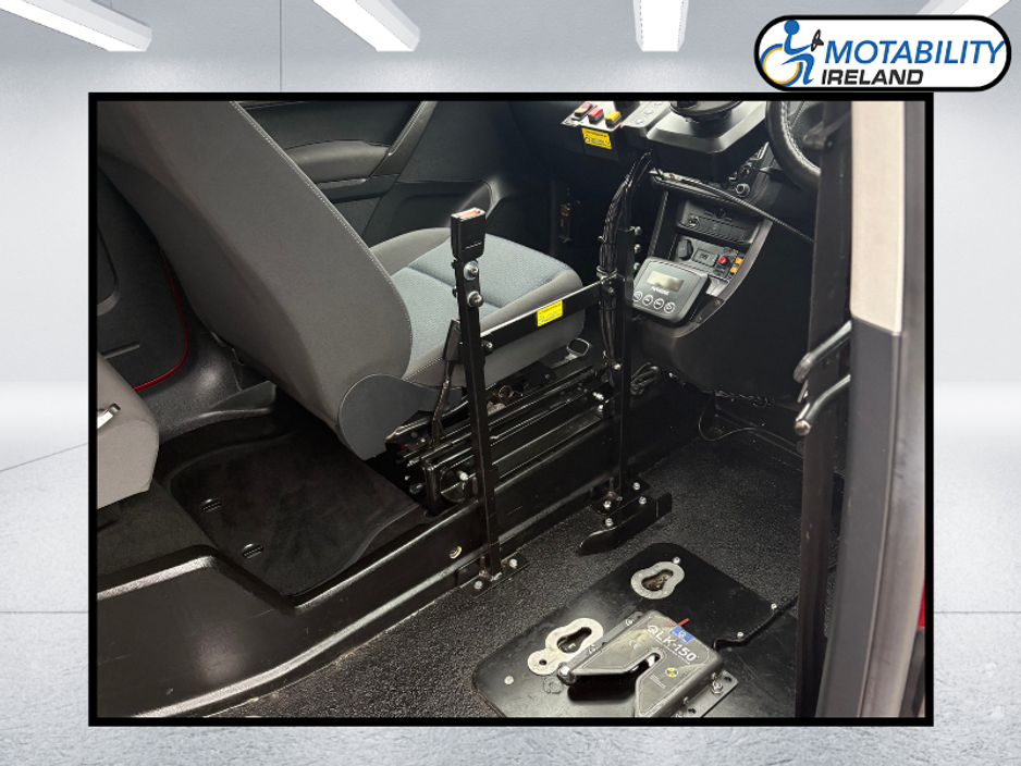 2018 Volkswagen Caddy - image 5