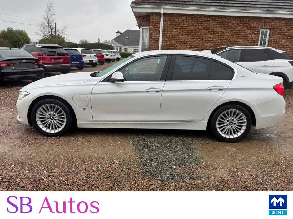 2017 BMW 3 Series - image 6