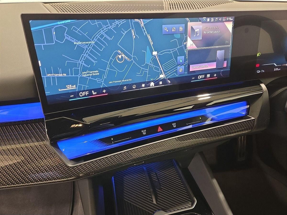 2025 BMW i5 - image 8