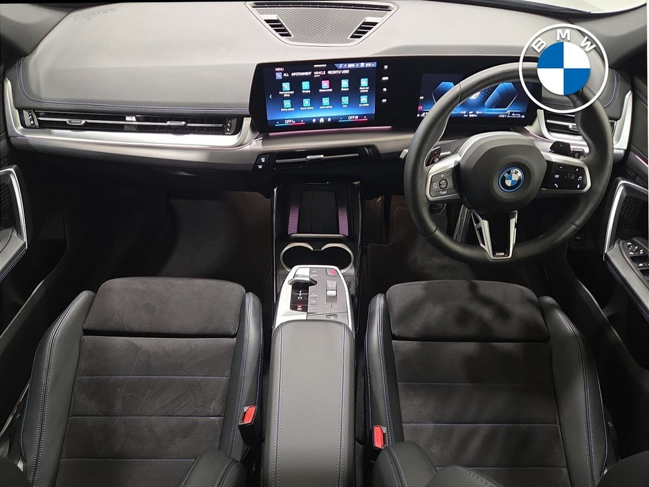 2025 BMW X1 - image 4
