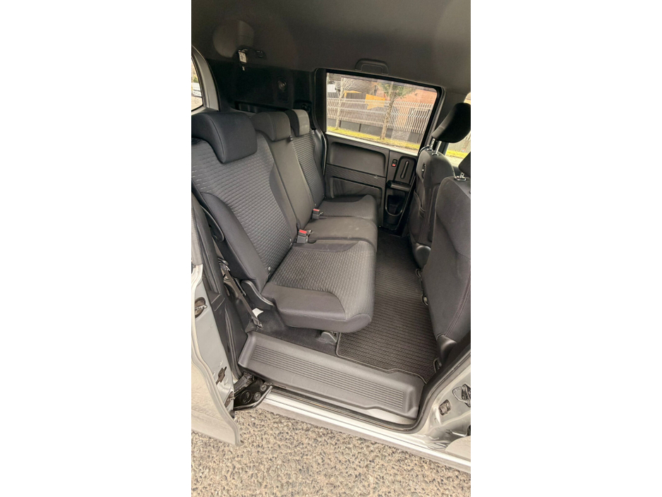 2013 Honda Freed - image 13