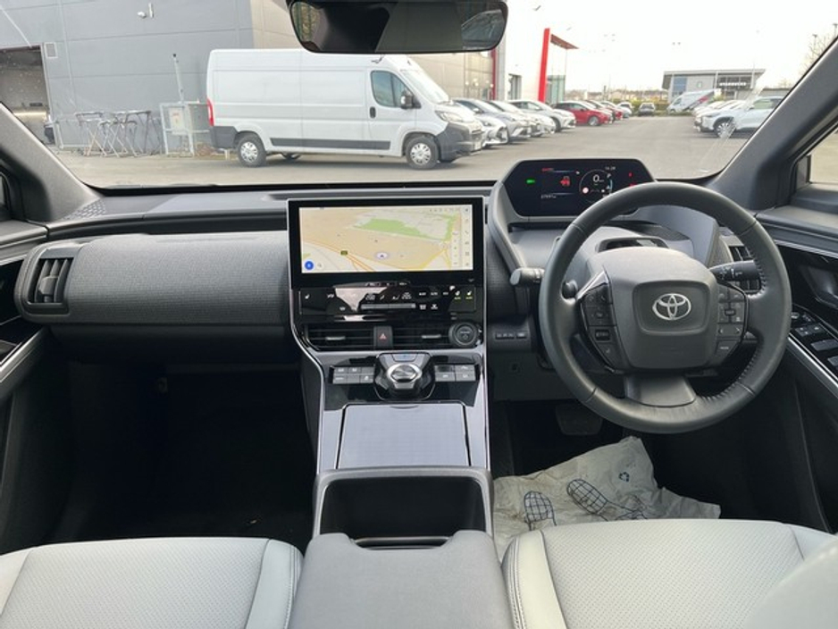 2025 Toyota bZ4X - image 9
