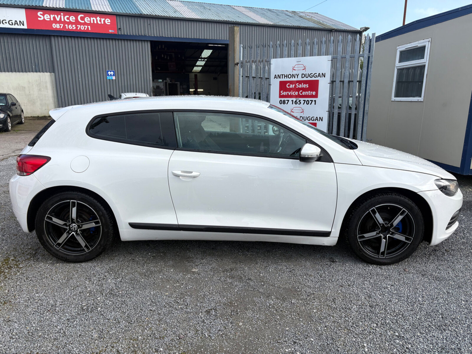 2013 Volkswagen Scirocco - image 2