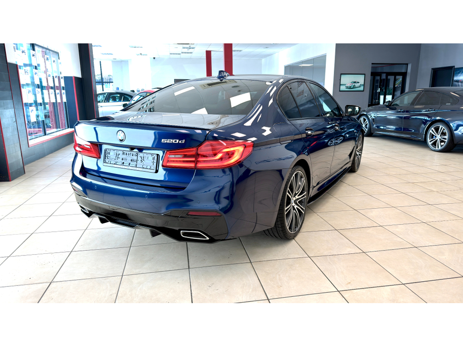 2018 BMW 5 Series - image 8