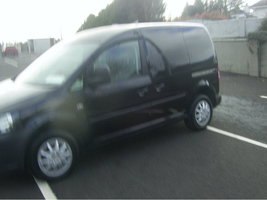 2015 Volkswagen Caddy - image 2