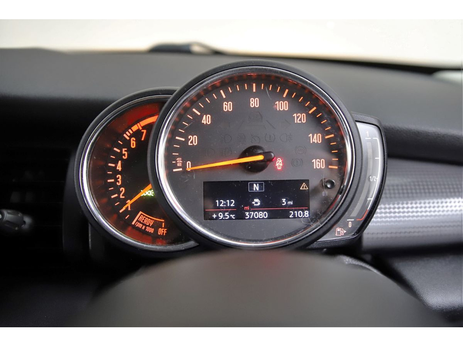 2018 MINI Hatch 1.5 6SPD 5DR *BI-TONE ROOF* €16,890