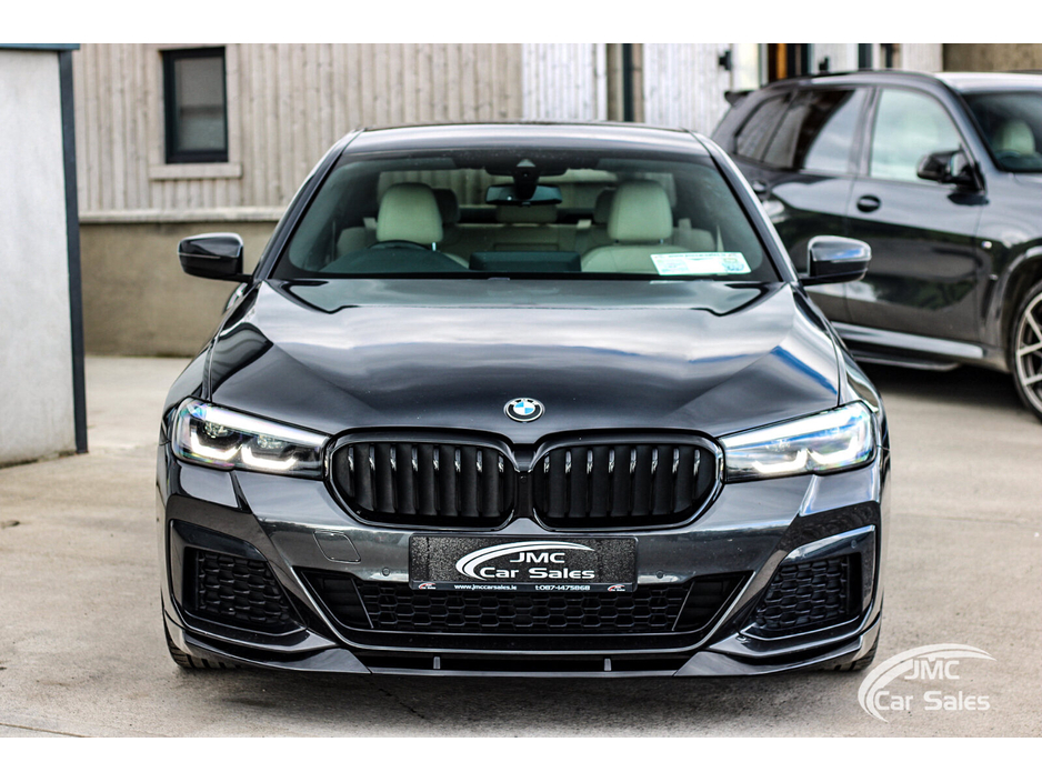 2021 BMW 5 Series - image 9