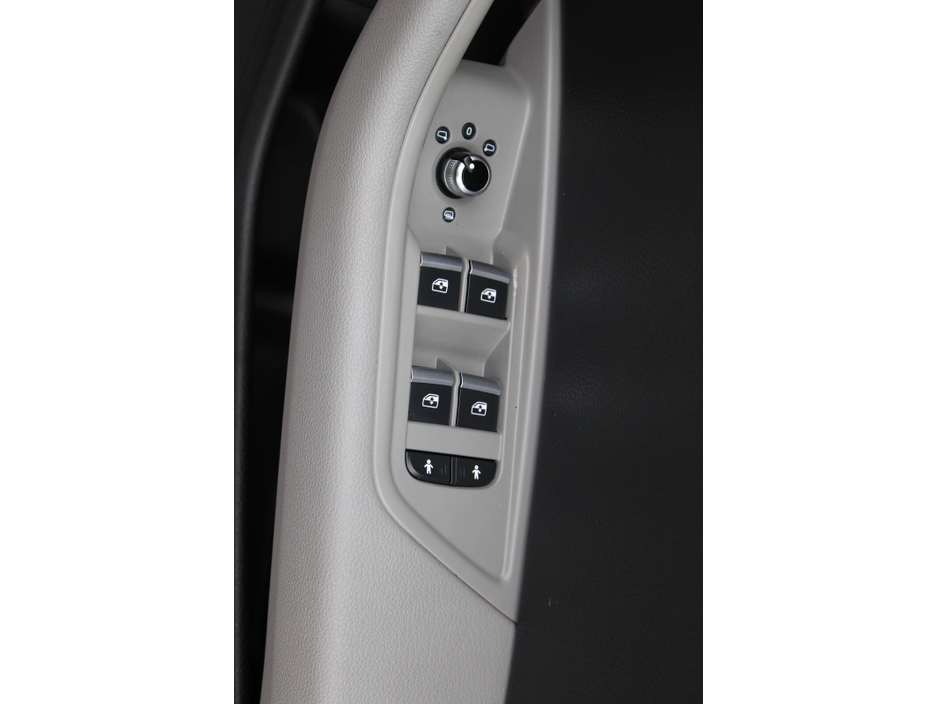 2017 Audi A4 - image 16