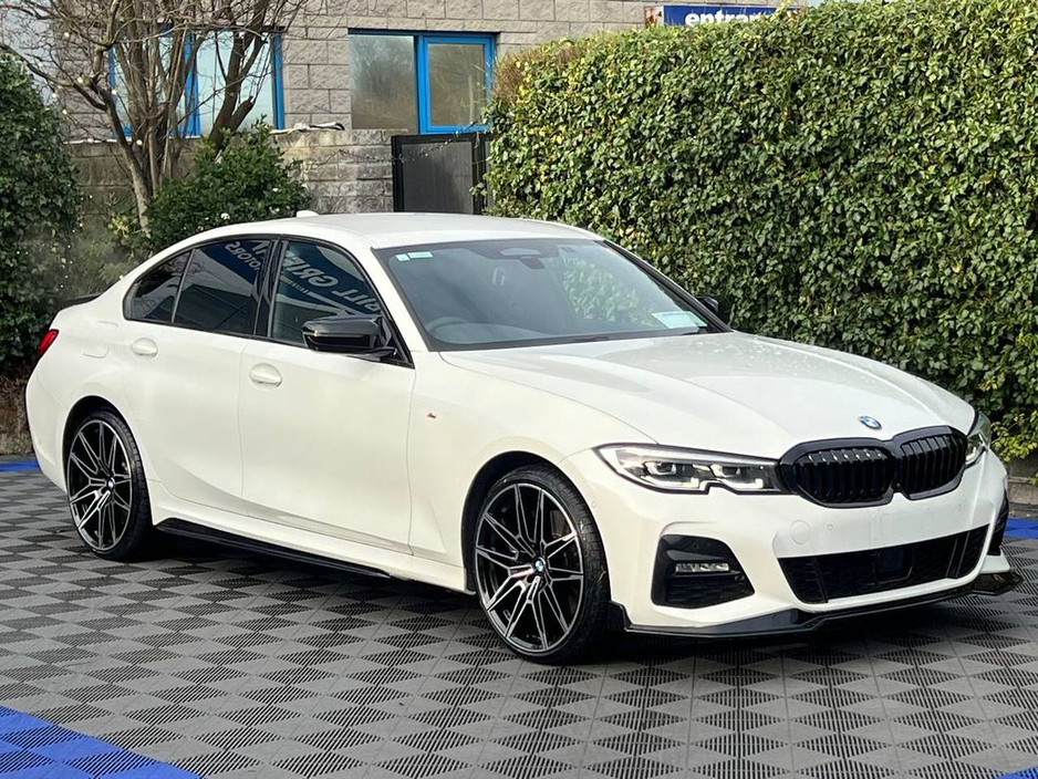2021 BMW 3 Series 330e M-SPORT COMPETITION 2.0 HYBRID // LOW MILEAGE // 20" M3 COMPETITION ALLOYS // LEATHER/SUEDE M-SPORT INTERIOR // AMBIENT LIGHTING PACK €34,900