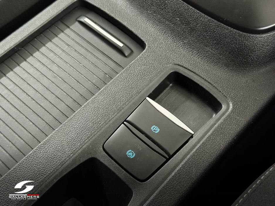 2020 Ford Kuga - image 23