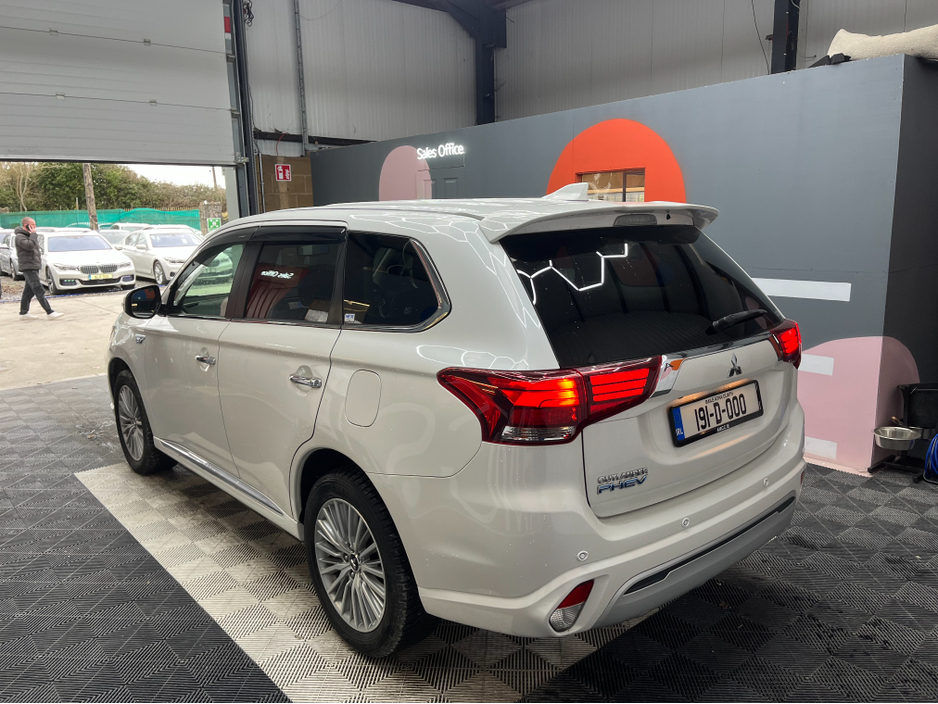 2019 Mitsubishi Outlander €21950! 2019 MITSUBISHI OUTLANDER PHEV G PLUS PACKAGE 2.4 AUTOMATIC / CRUISE CONTROL / 360° PARKING CAMERA / ELECTRIC MEMORY & HEATED SEATS / HEATED STEERING WHEEL / PADDLE SHIFTERS AND MORE €21,950