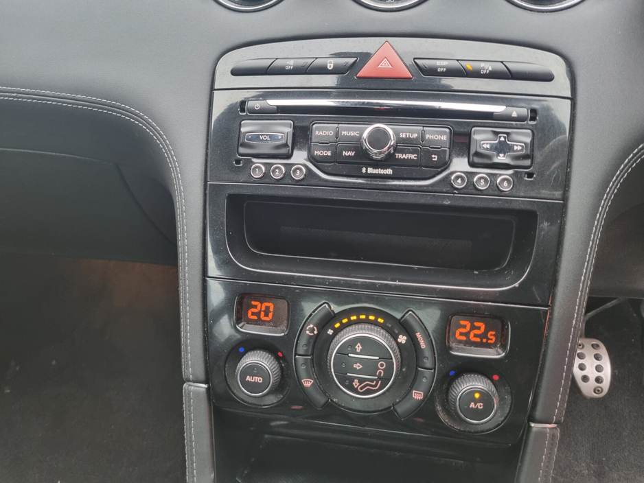 2013 Peugeot RCZ - image 9