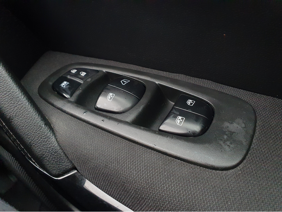 2017 Renault Kadjar DYNAMIQUE NAV 1.5 DCI 110BHP NCT 03/28 FINANCE AVAILABLE @ €49 PER WEEK TOUCH SCREEN MEDIA/ SAT NAV/ BLUETOOTH/ PARKING SENSORS/ ELECTRONIC HANDBRAKE/ HISTORY CHECKED €10,900