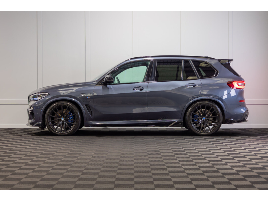 2021 BMW X5 - image 3