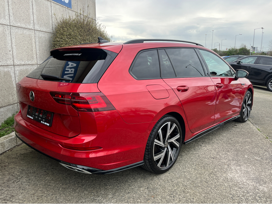 2022 Volkswagen Golf - image 4