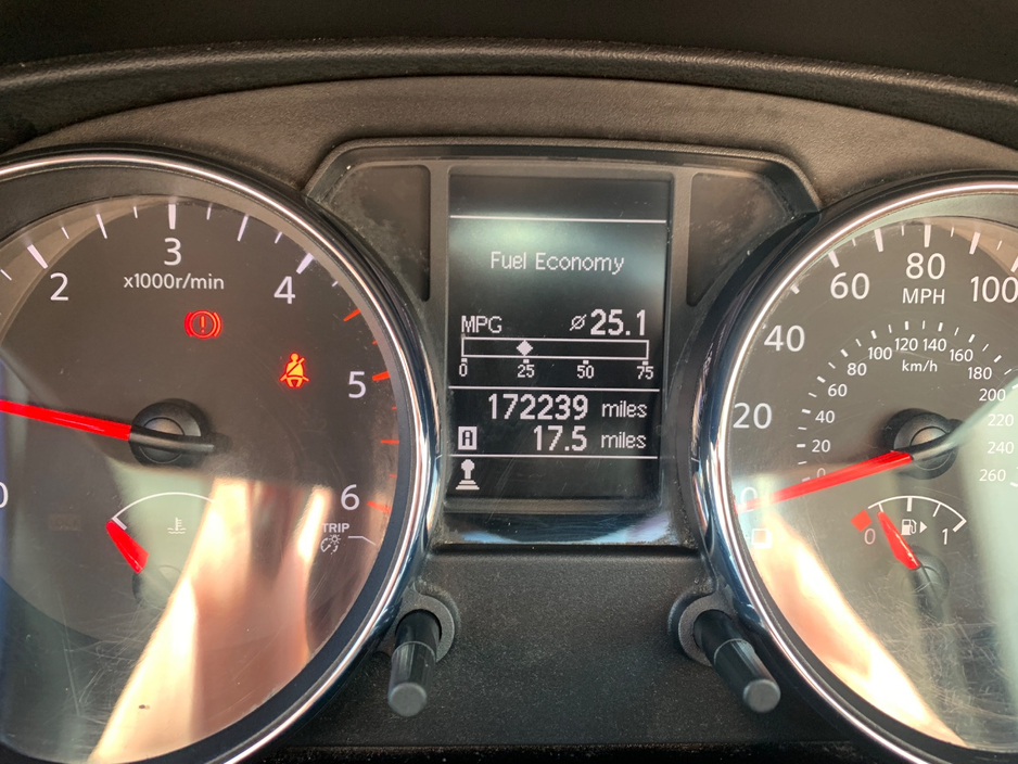 2012 Nissan Qashqai - image 11