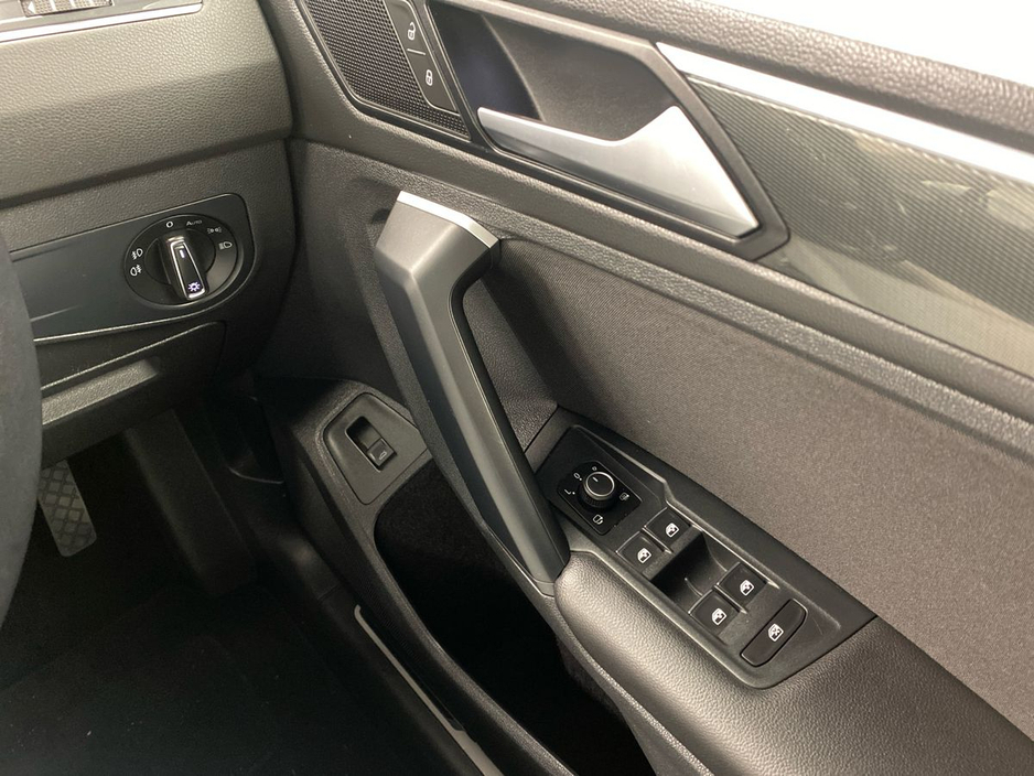 2019 Volkswagen Tiguan - image 19