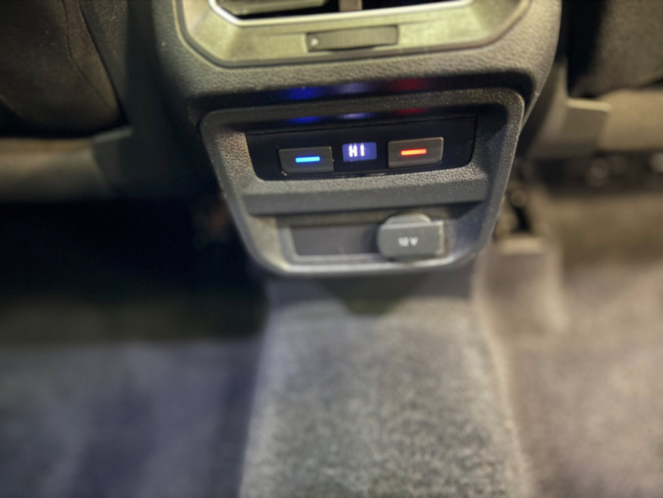 2017 Volkswagen Tiguan - image 10