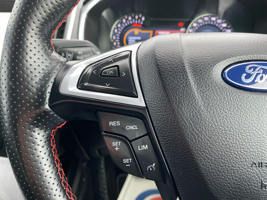 2023 Ford S-Max - image 9