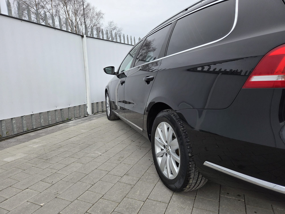 2013 Volkswagen Passat - image 8