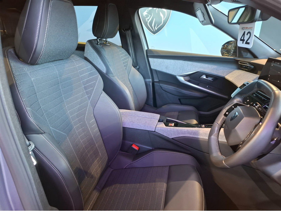 2026 Peugeot 5008 ALLURE 73KWH 210BHP 4DR €51,950