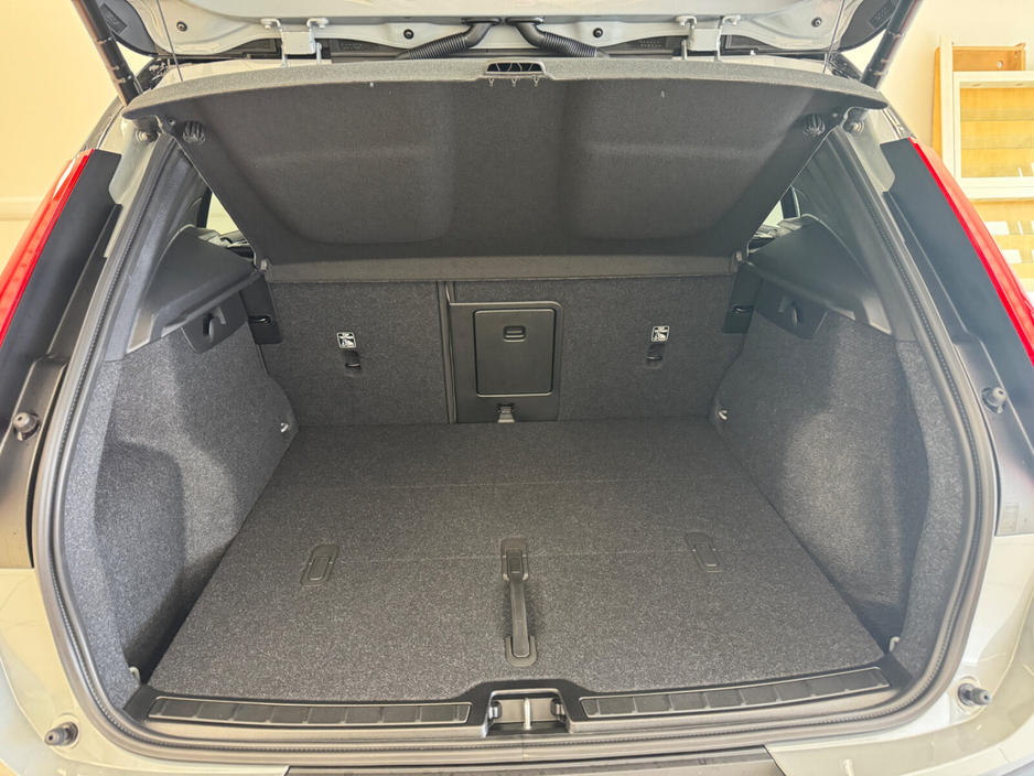 2026 Volvo EX40 - image 15