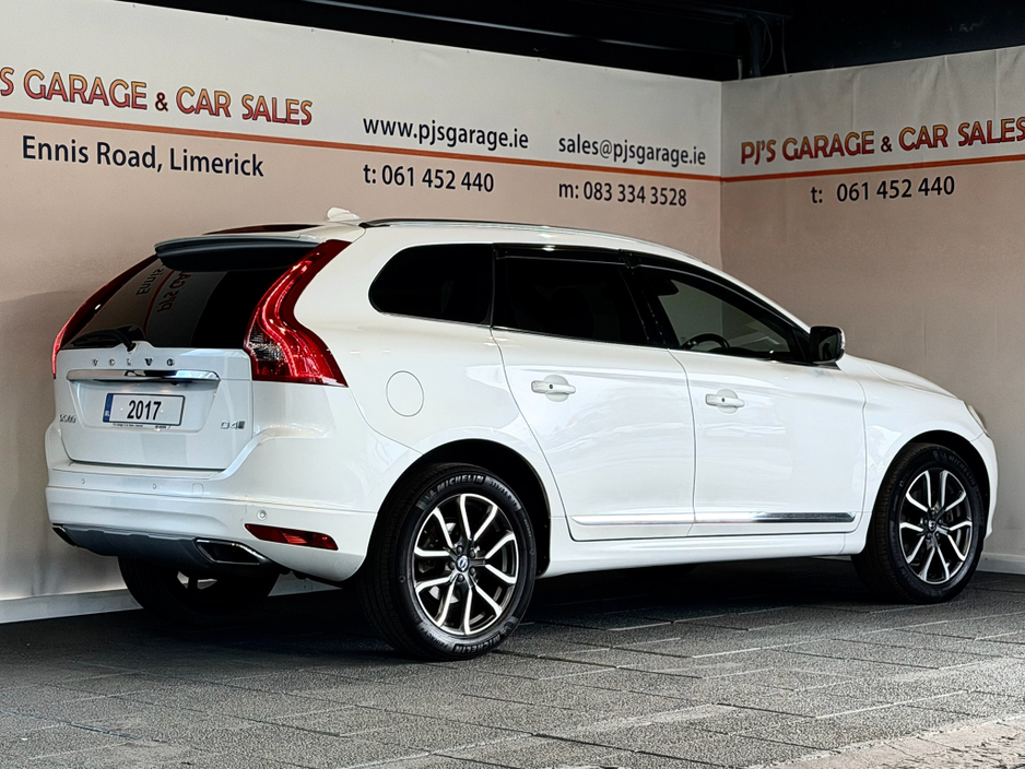 2017 Volvo XC60 - image 5