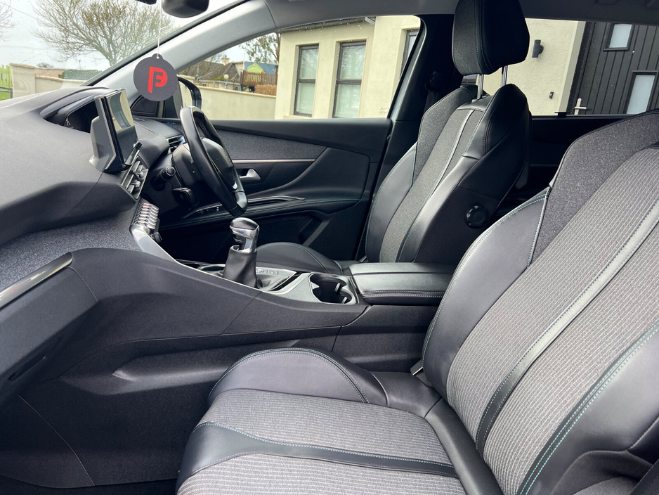 2022 Peugeot 5008 1.5 BlueHDi 130bhp Allure €33,950