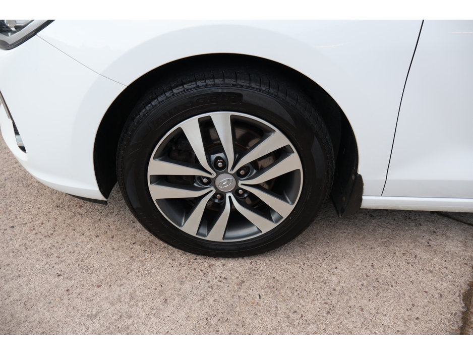 2017 Hyundai i30 DELUXE  Low Mileage €12,495