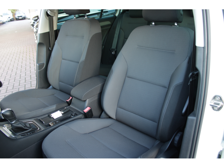 2016 Volkswagen Golf - image 21