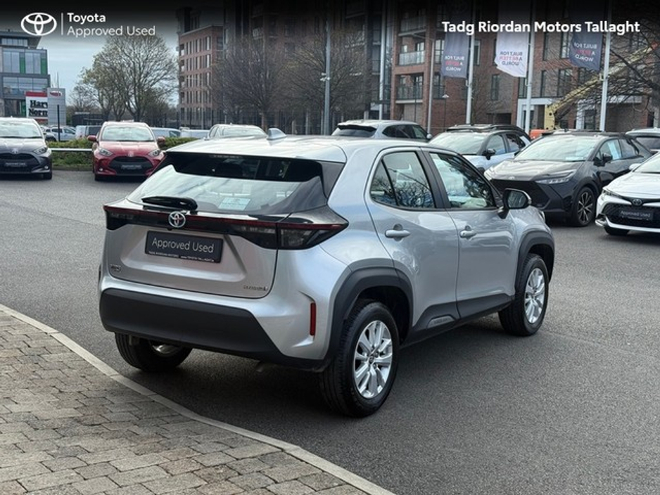 2023 Toyota Yaris Cross - image 2