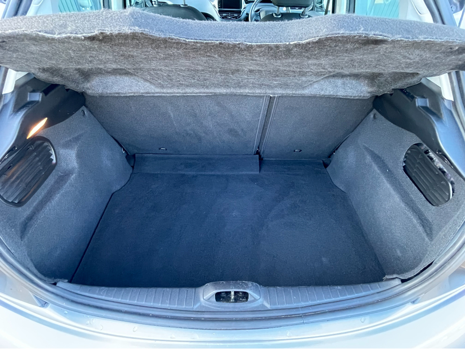 2019 Peugeot 208 - image 6