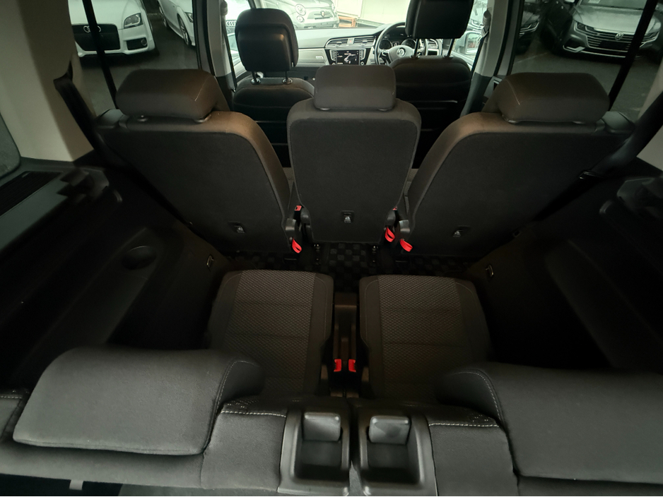 2016 Volkswagen Touran - image 5