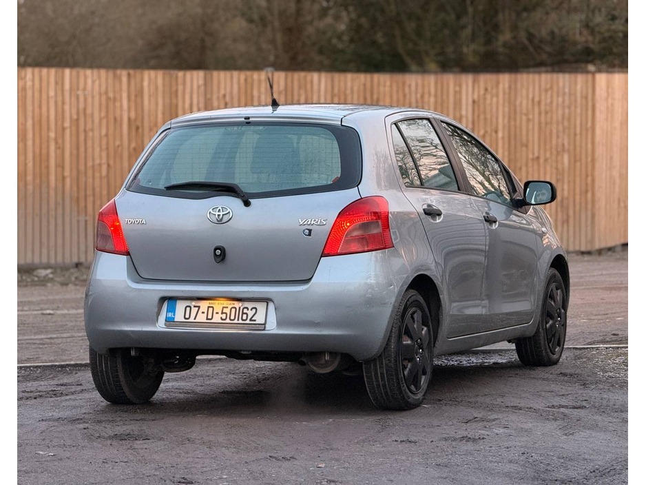 2007 Toyota Yaris - image 14