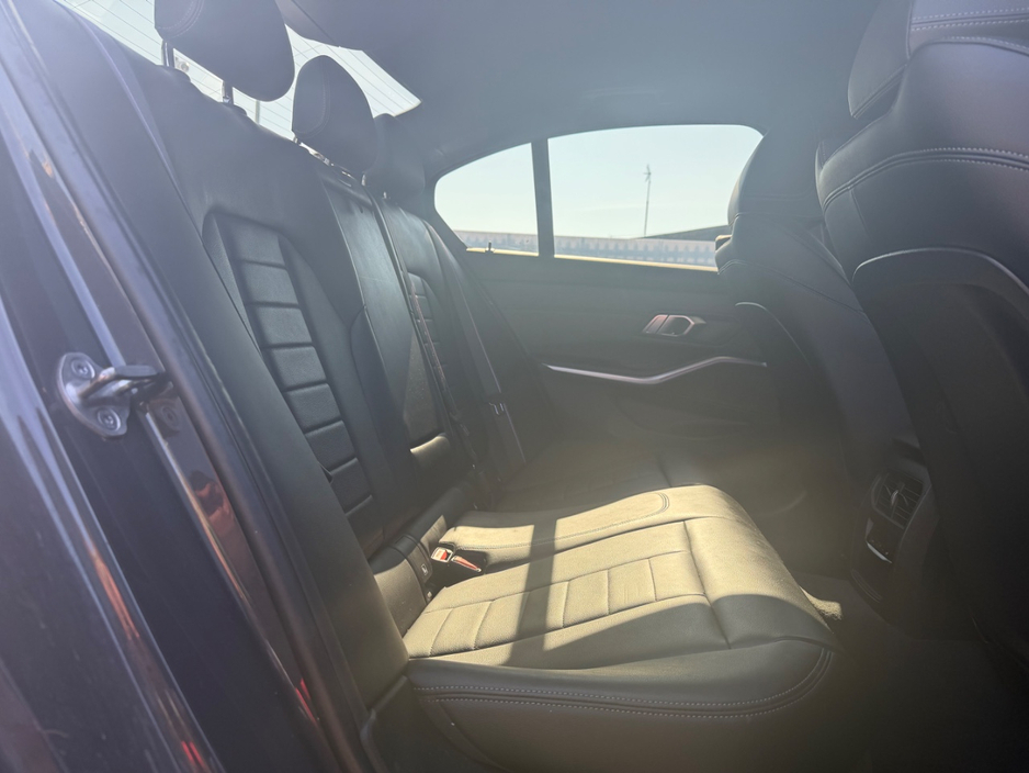 2021 BMW 3 Series - image 14