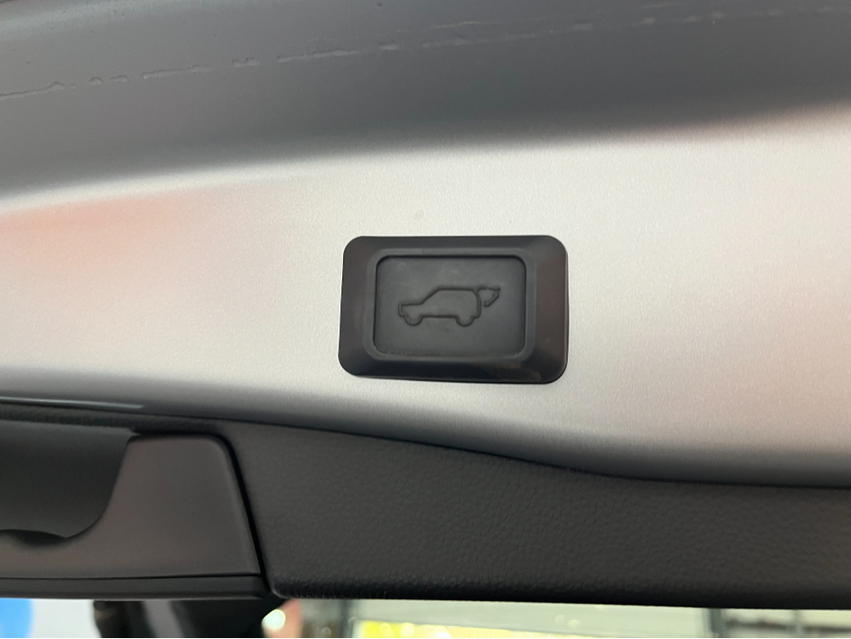 2021 Toyota Rav4 - image 8