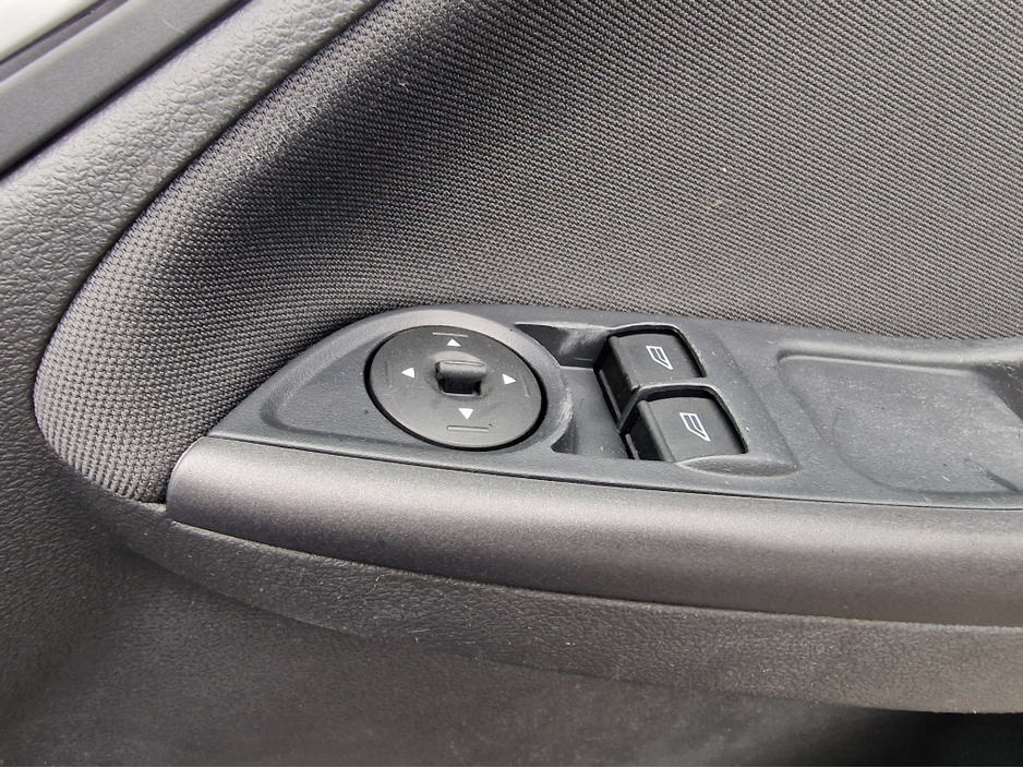 2018 Ford Focus - image 23