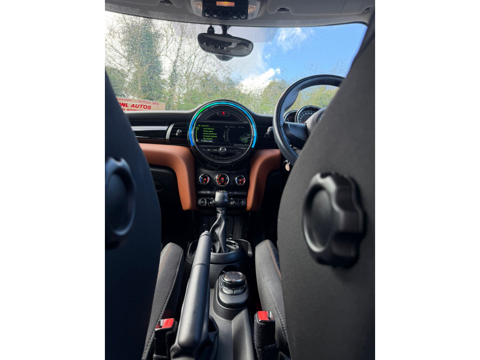 2016 MINI Hatch - image 13