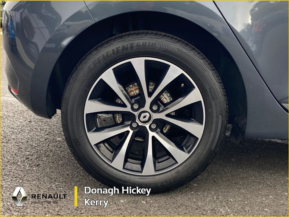 2022 Renault Clio - image 10